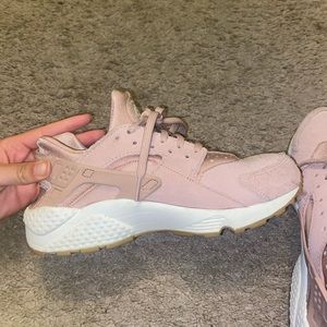 Women’s pink Nike Huaraches